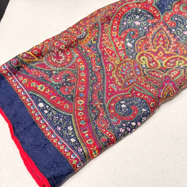 90新 YSL/圣罗兰 【六六中古】孤品复古丝巾gm444尺寸88*88