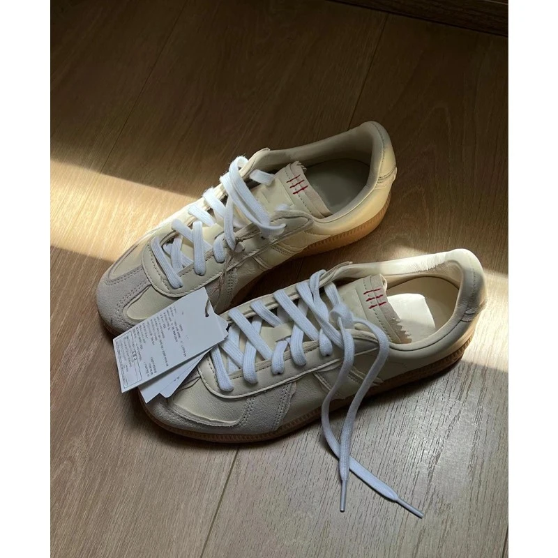 米色运动鞋女款夏季奶油阿甘鞋复古圆头德训鞋平底小白鞋休闲板鞋