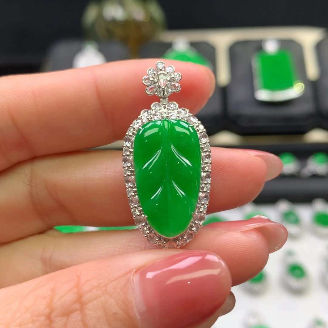 翡翠吊坠(不含链)18K金镶嵌