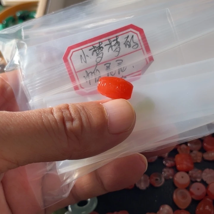 颈饰未镶嵌南红玛瑙小****尼