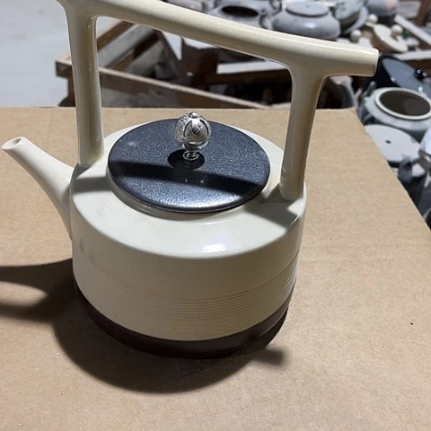 微瑕，明火，不能干烧，约1000毫升盖子不配套