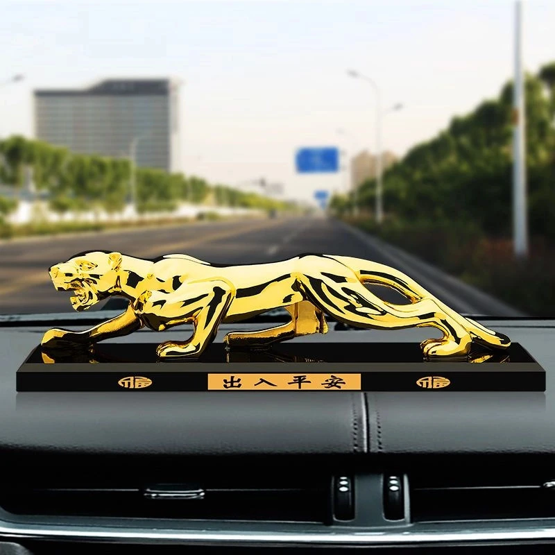高档金钱豹汽车摆件2025新款车上中控台男士香水车载车内饰品装饰