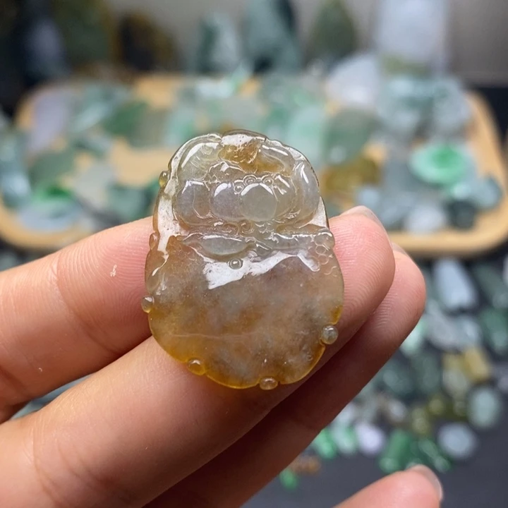 颈饰未镶嵌翡翠连年有余
