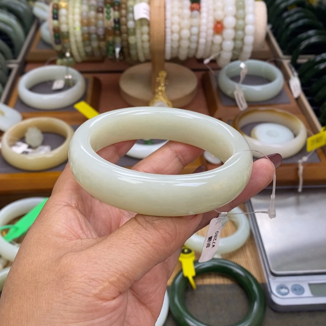 未镶嵌手镯和田玉