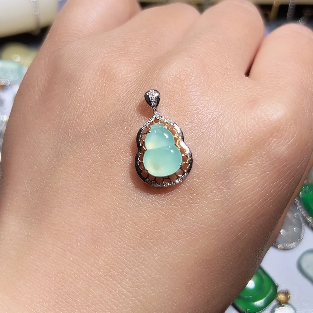 翡翠吊坠(不含链)18K金镶嵌