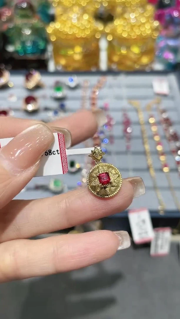 18K金镶嵌天然红宝石吊坠