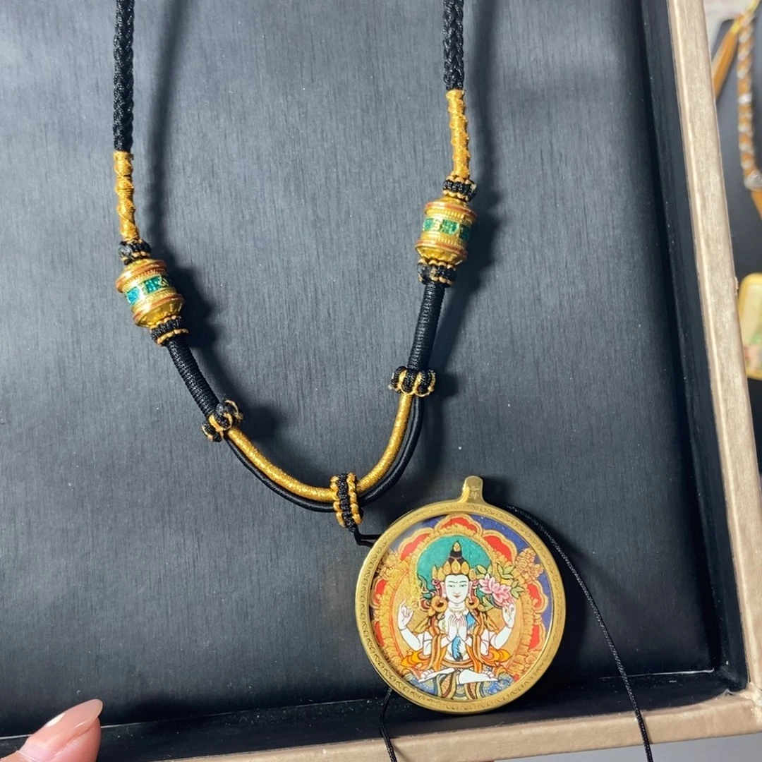 吊坠美丽的唐卡在这里结缘