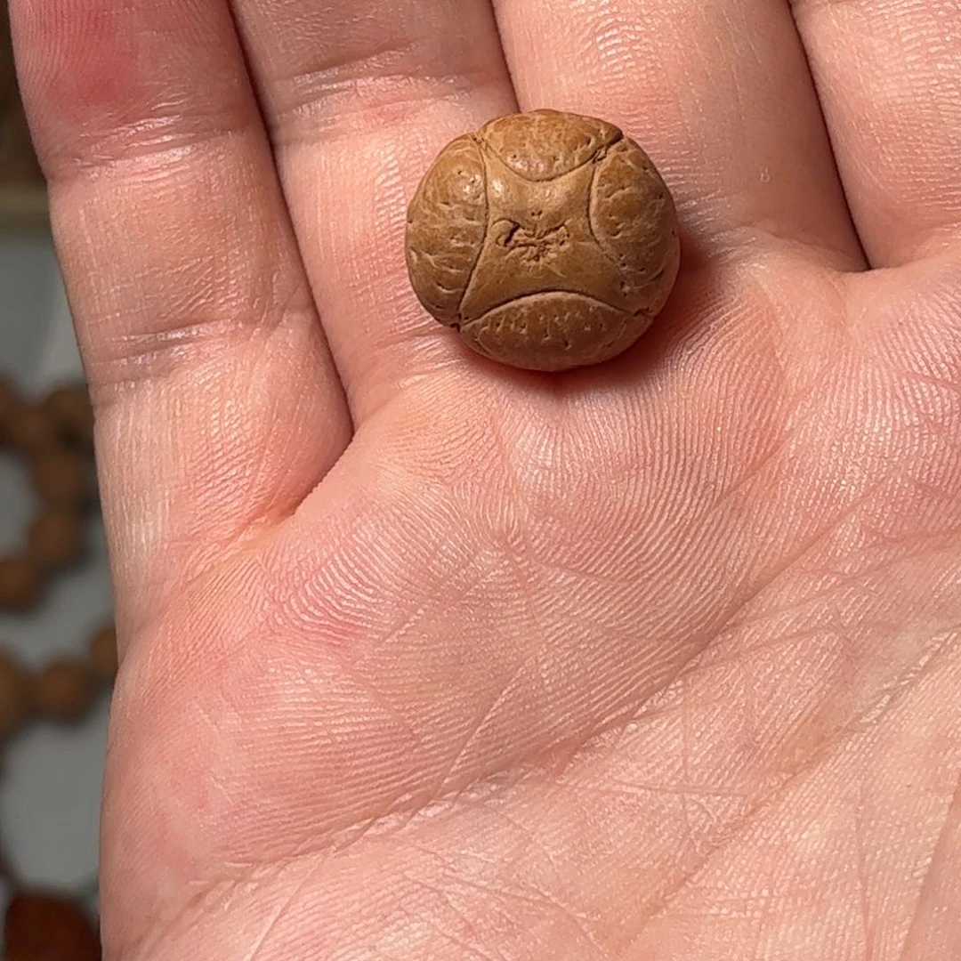 桃核吊坠17.8mm麒麟眼，开孔不退，偏远不包