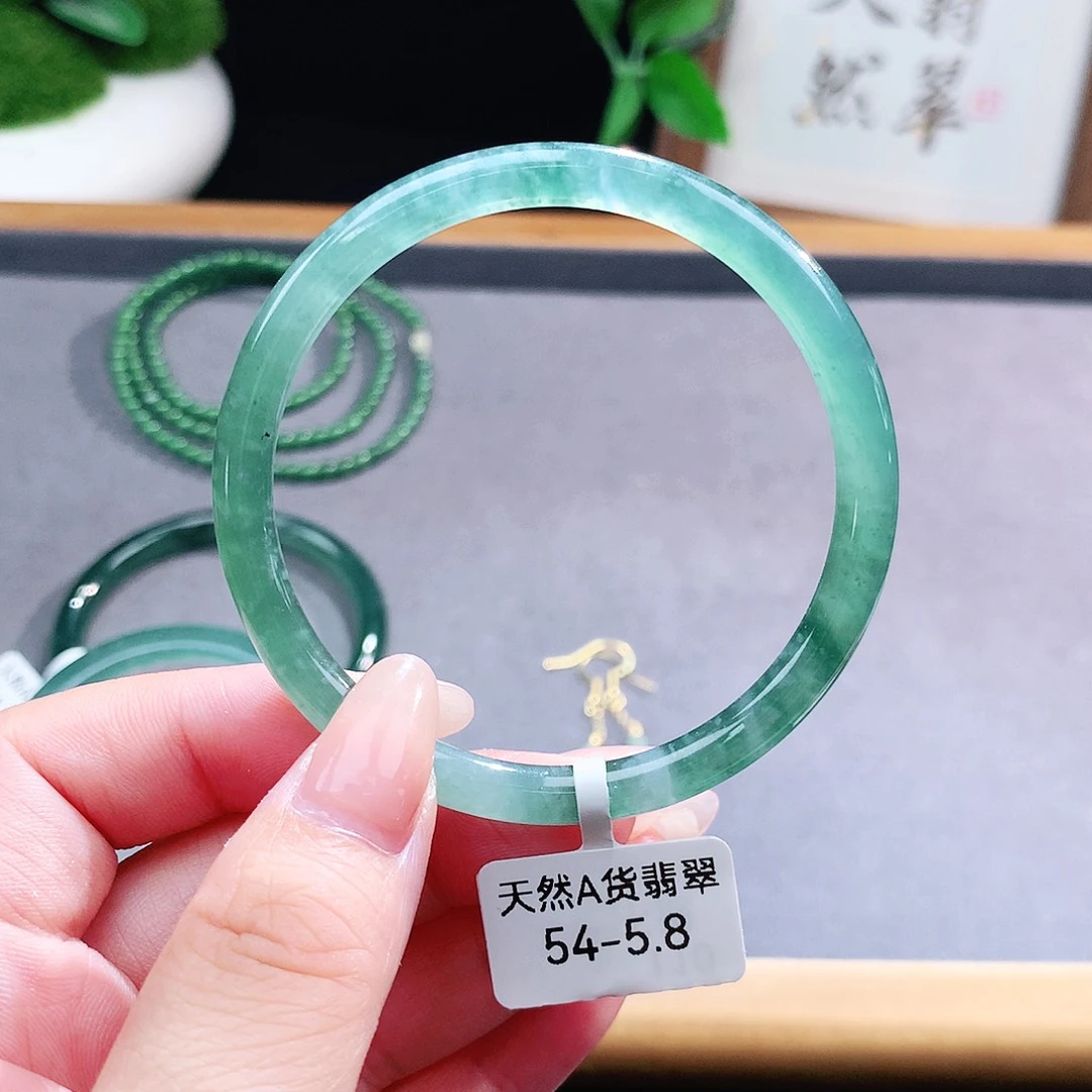 翡翠手镯（圆镯）未镶嵌