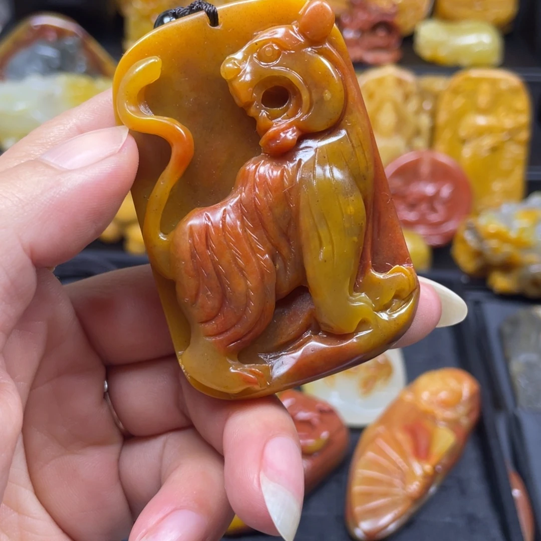 石英质玉（黄龙玉）未镶嵌吊坠(不含链)