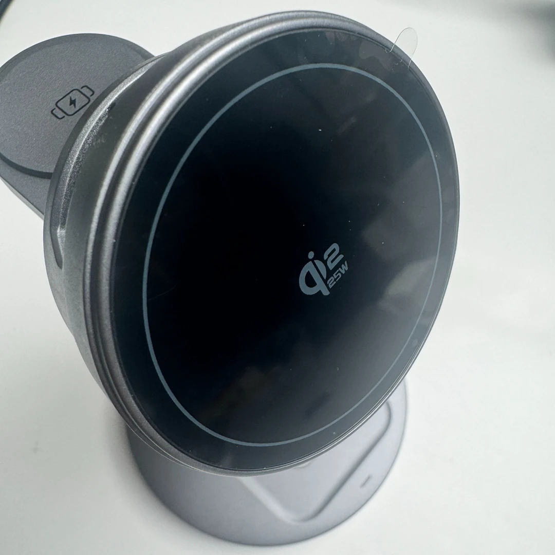 【预售】三合一磁吸无线充电器适用苹果手机手表耳机桌面充电站