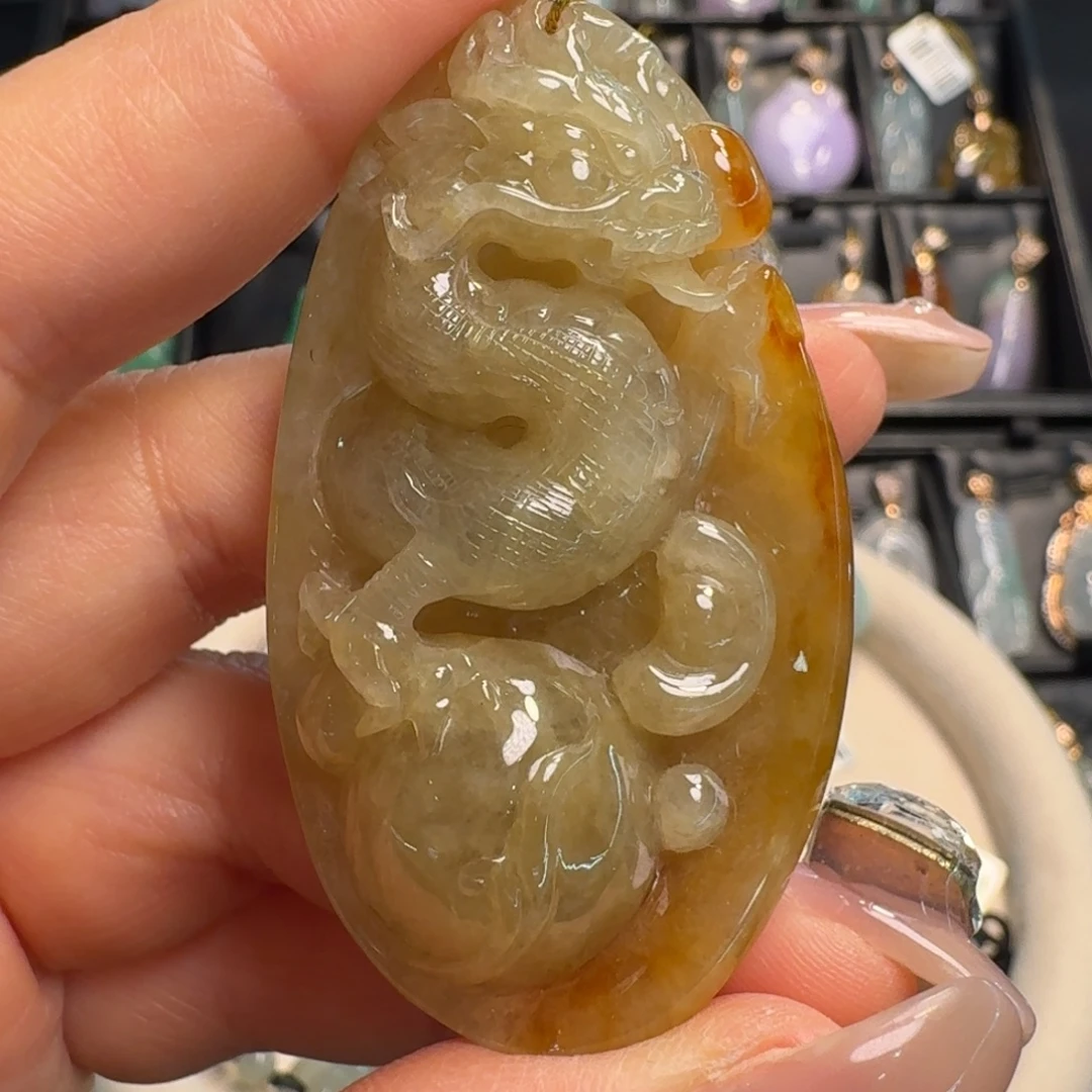 翡翠未镶嵌颈饰龙牌