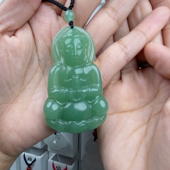 颈饰未镶嵌石英质玉