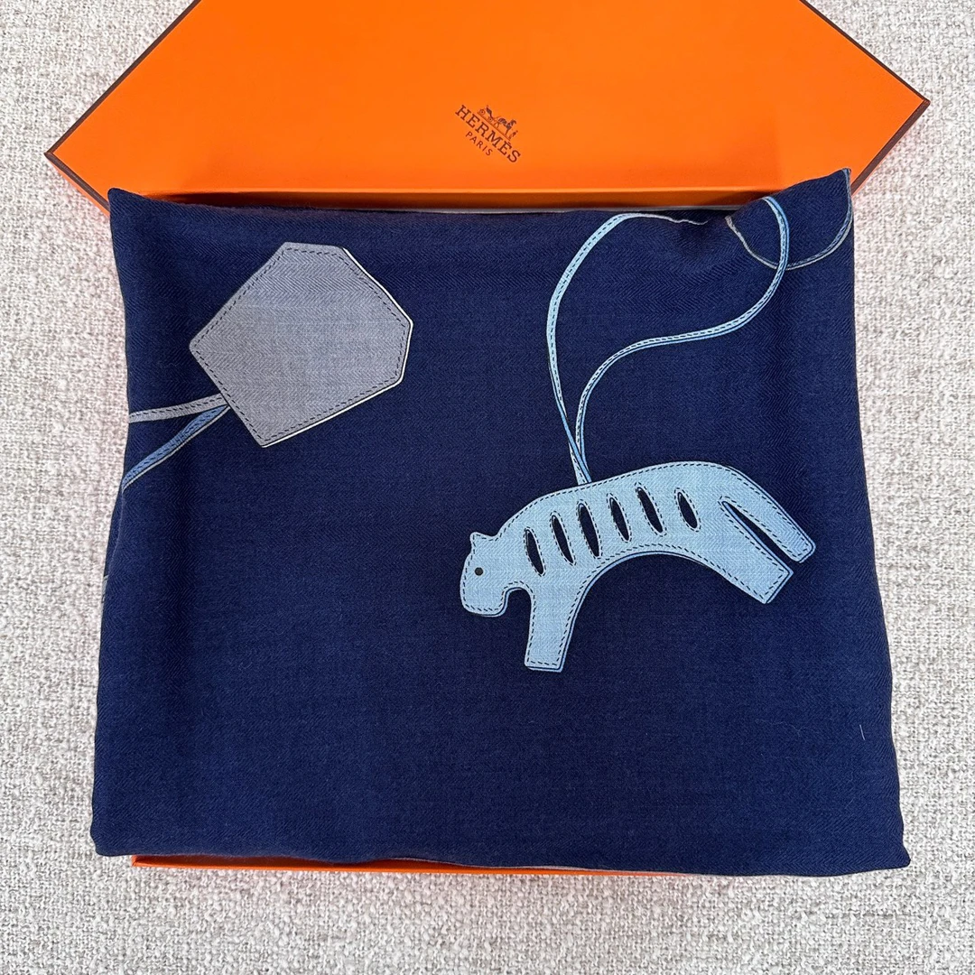 全新未使用 Hermes/爱马仕 多元素丝巾