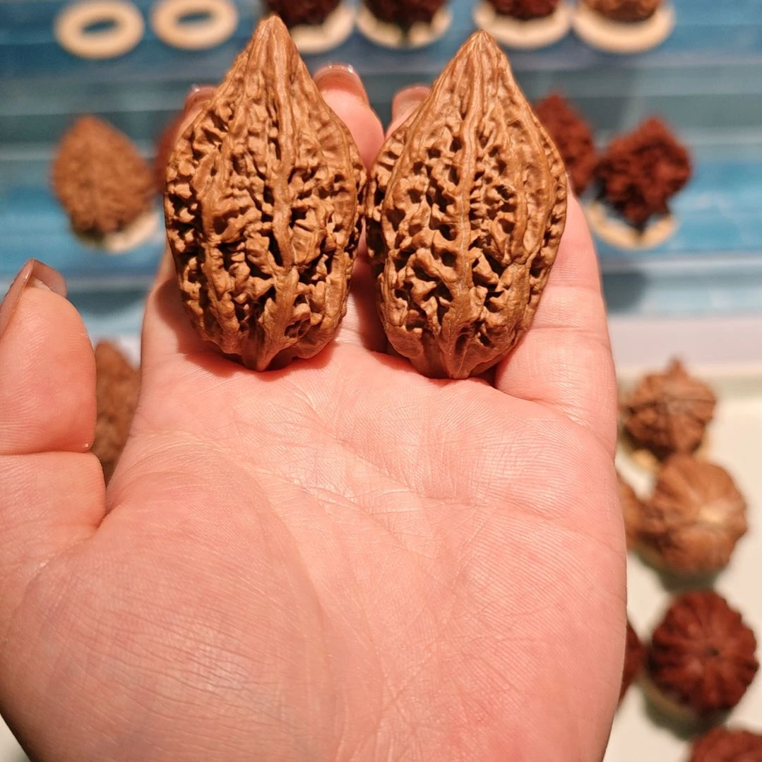 文玩核桃吊坠鹤立蚂蚁塔