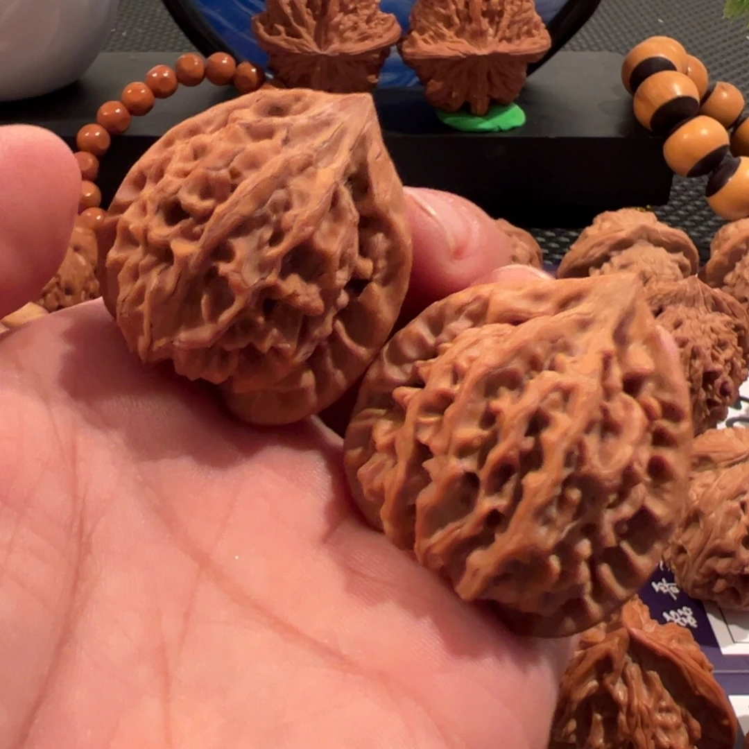 鲸***里文玩核桃把件龙门涧