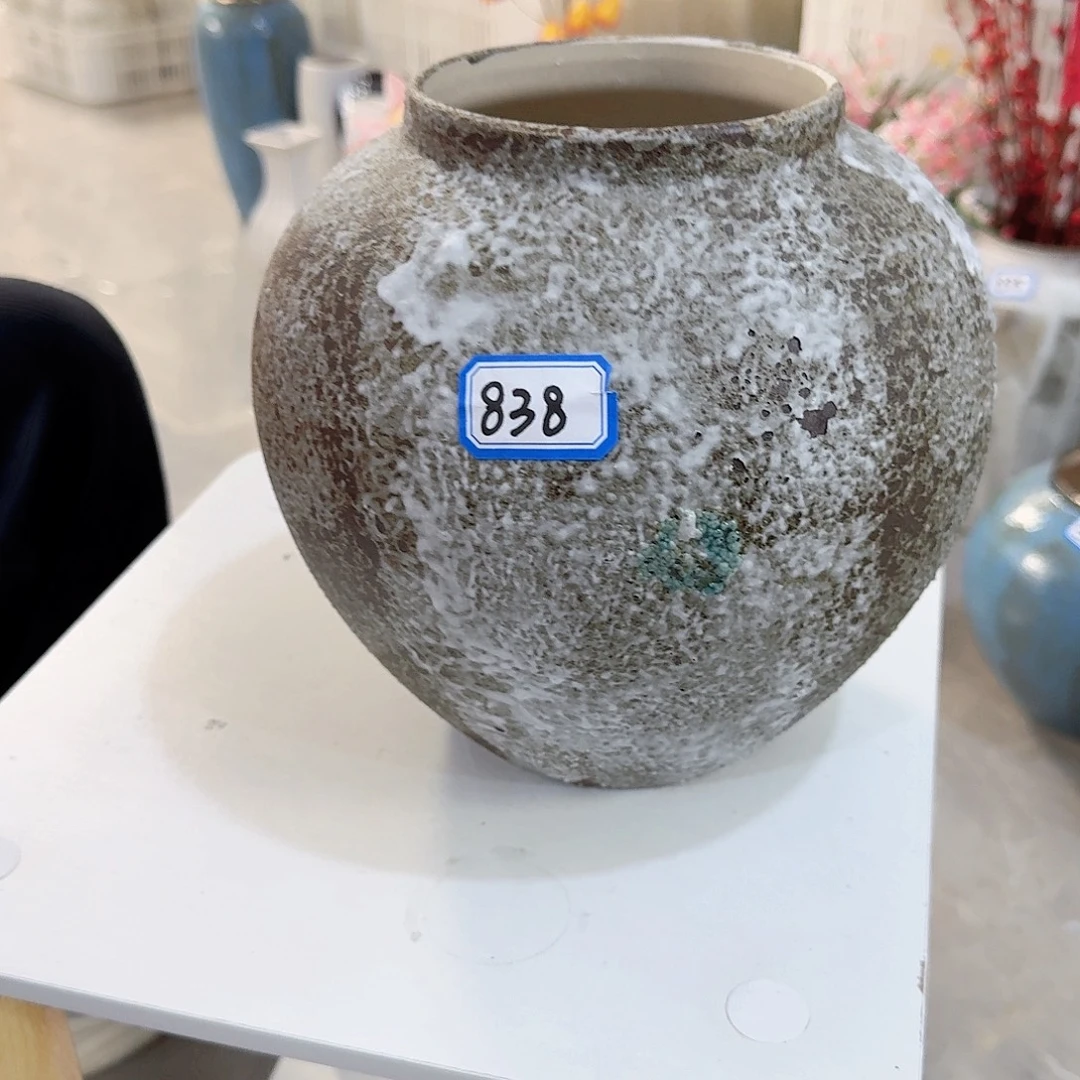 ꧁***꧂838号陶瓷高20厘米瑕疵一个