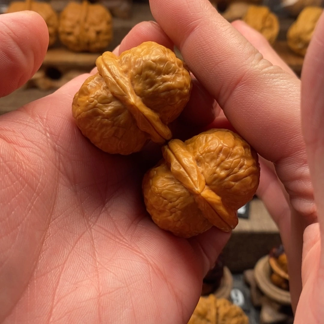 文玩核桃把件北*.铁核桃