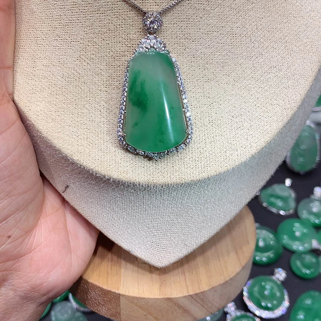 颈饰银S925镶嵌石英质玉（非洲翠）