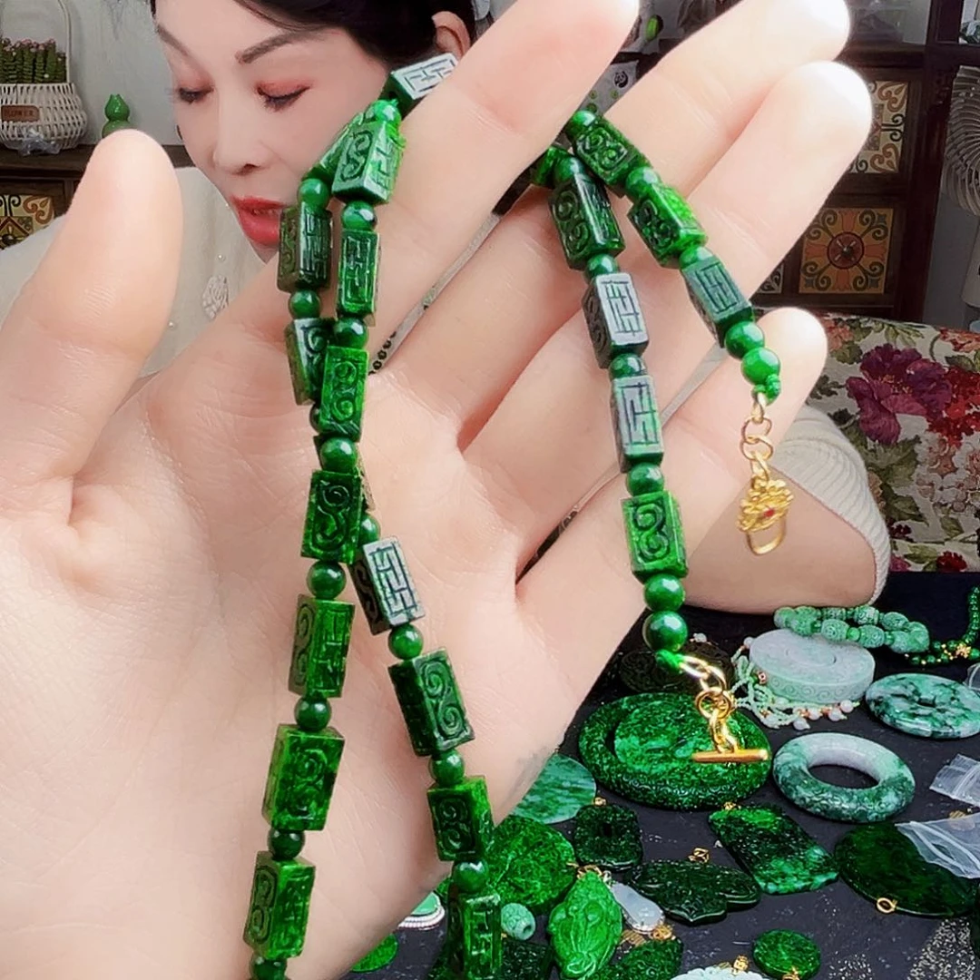 颈饰未镶嵌翡翠多样性