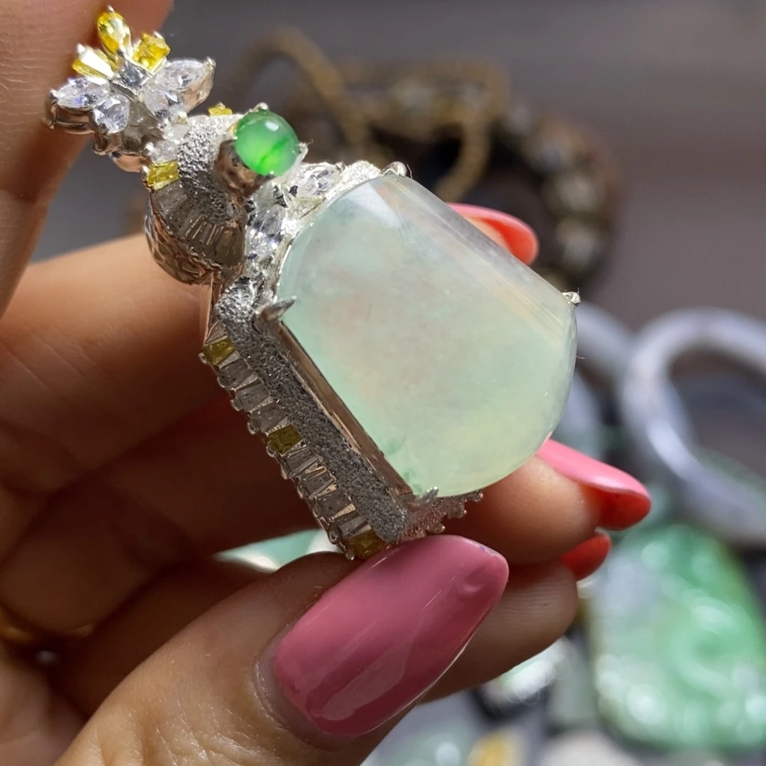 定制翡翠未镶嵌挂件