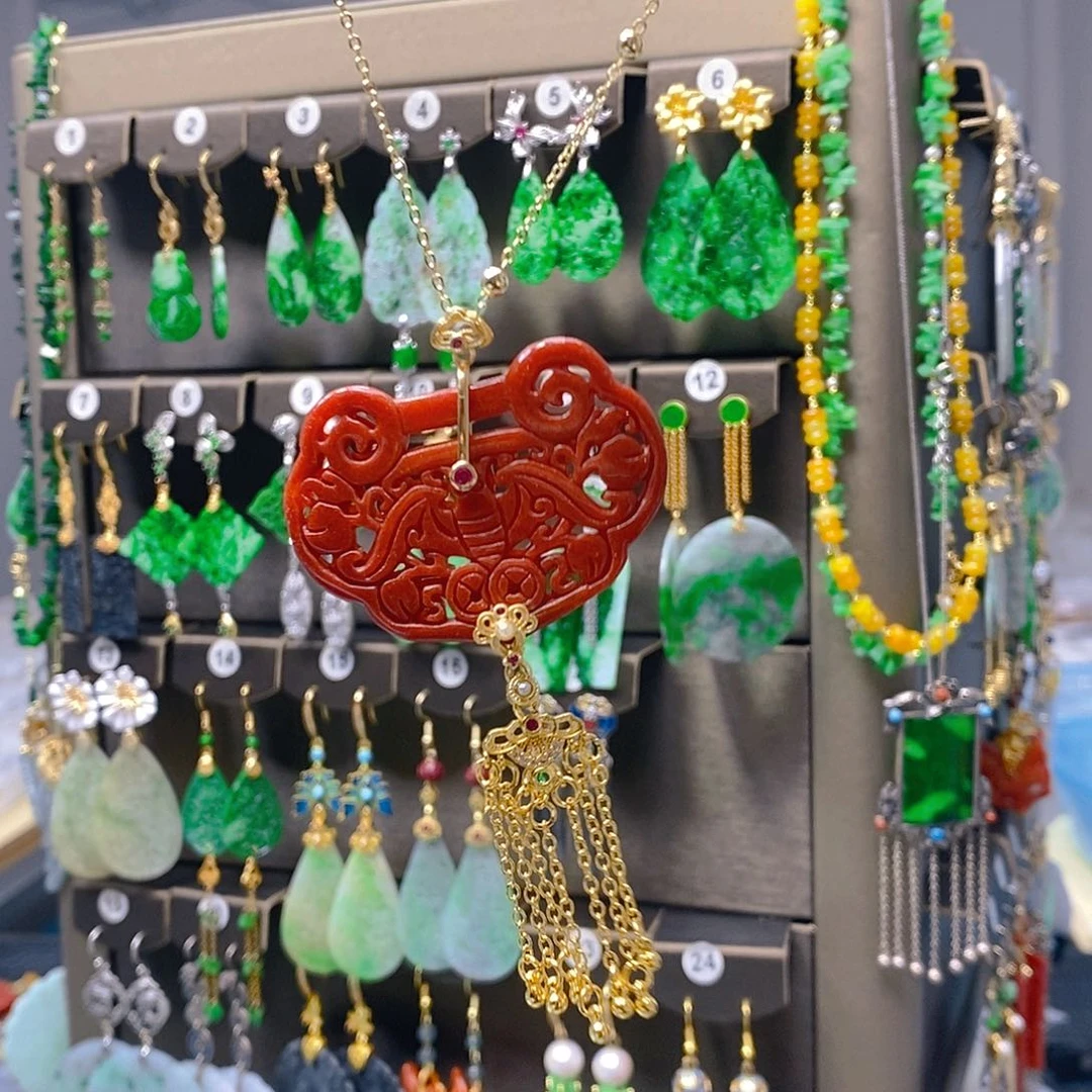 未镶嵌翡翠耳饰翡翠