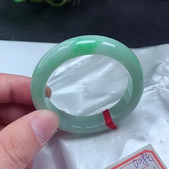 翡翠手镯未镶嵌圈口51