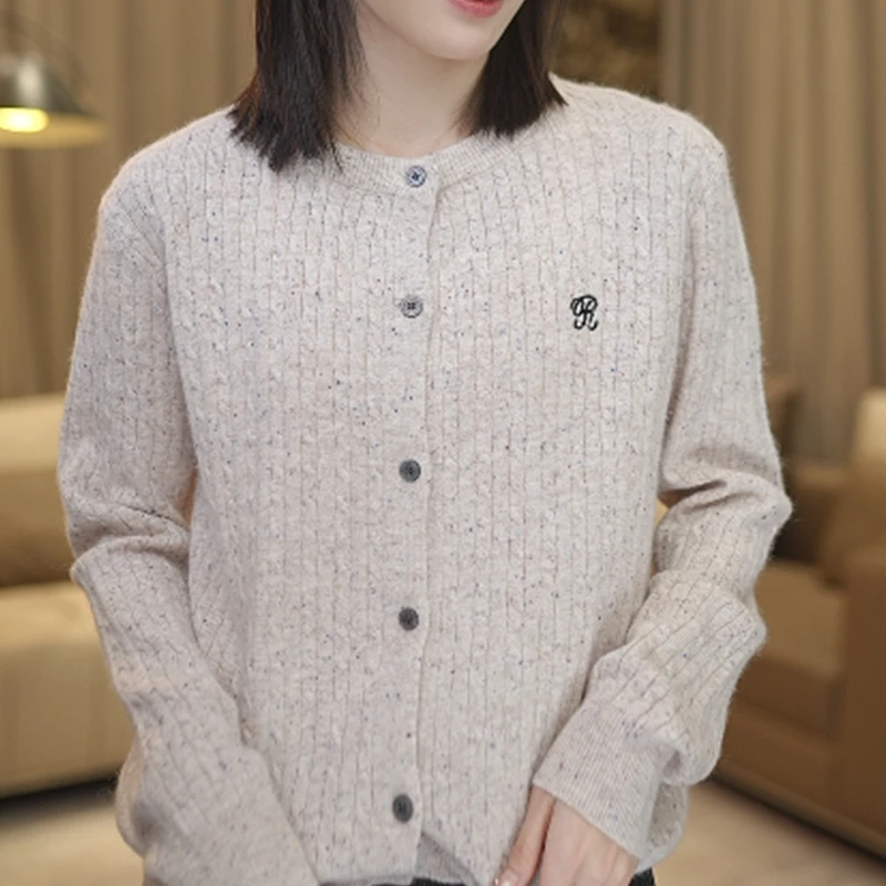 [清仓款]SZZ6588圆领小刺绣纽扣女装针织衫