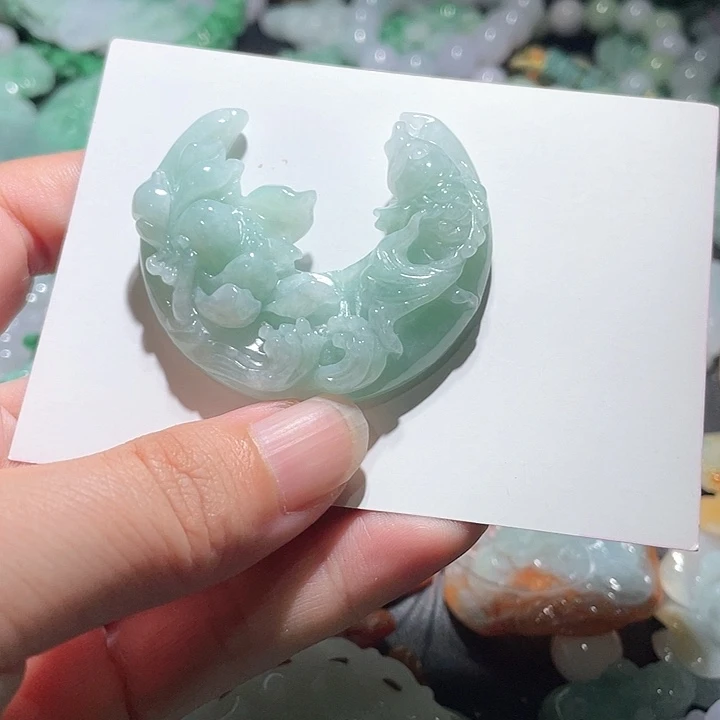 颈饰未镶嵌翡翠天