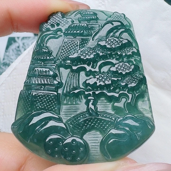 翡翠未镶嵌颈饰多样性发其一