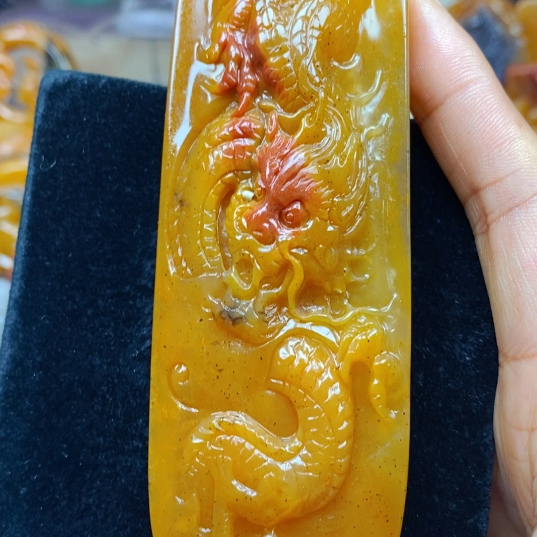 未镶嵌石英质玉（黄龙玉）颈饰