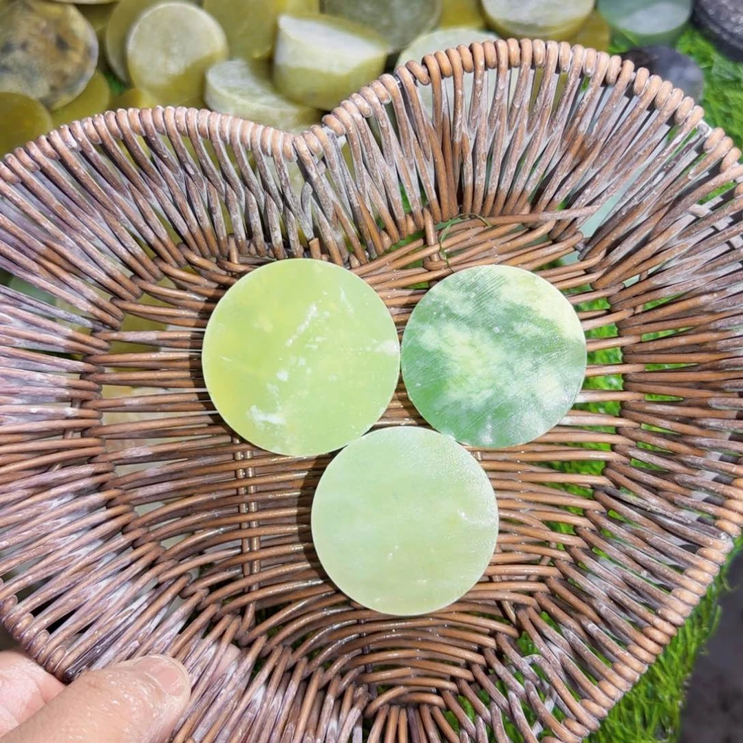 蛇纹石玉岫玉未镶嵌金**跑