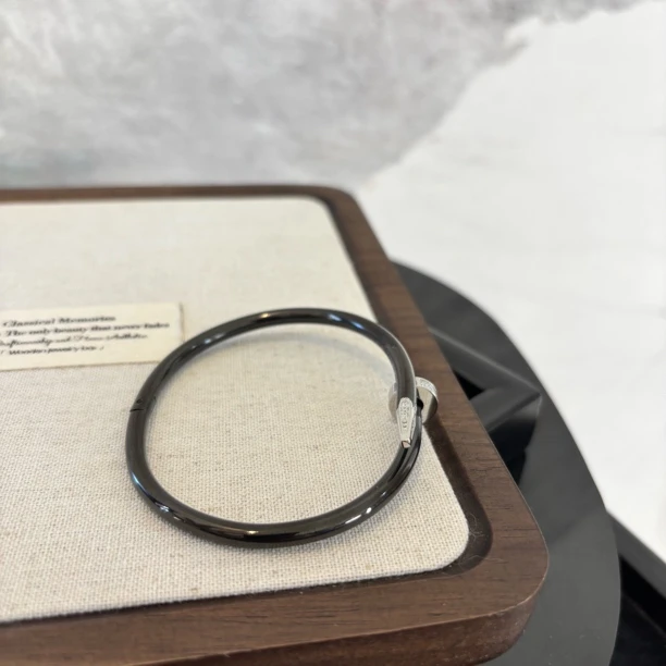 铜合金合成锆石手镯 黑色钉子手镯SZ1339