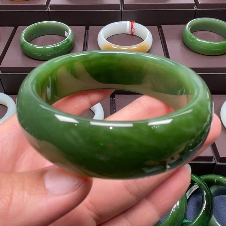 和田玉未镶嵌手镯