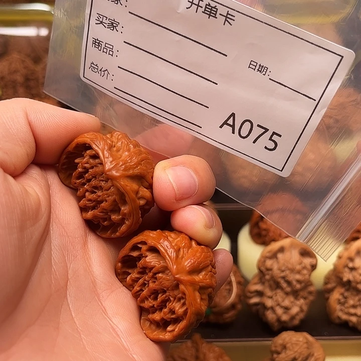 文玩核桃把件wo mo mo