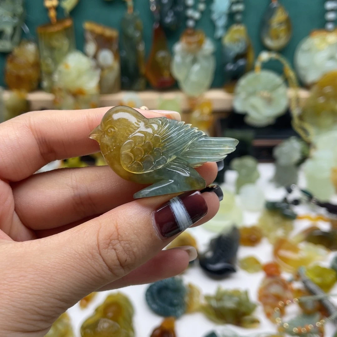 蛇纹石玉颈饰未镶嵌是**啊