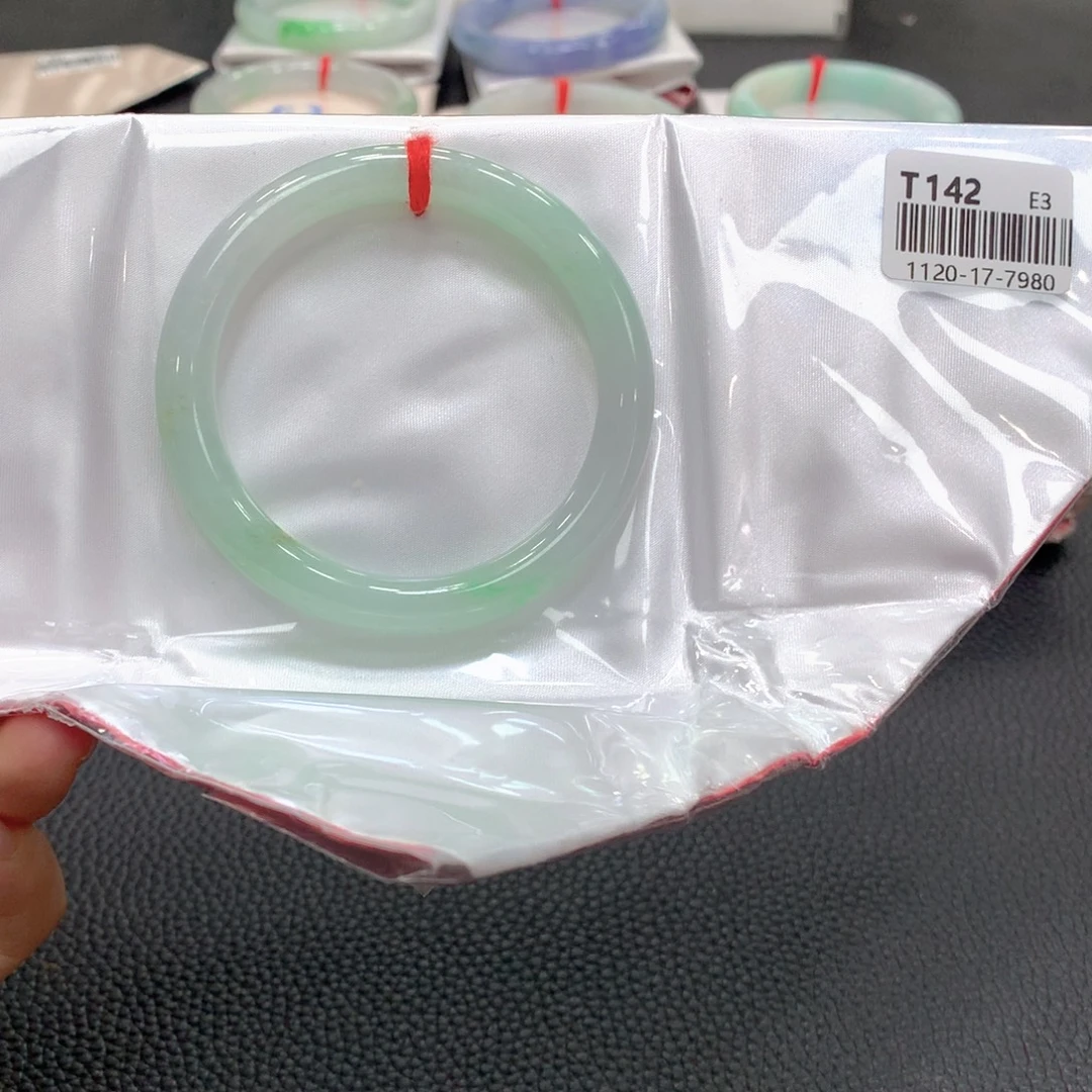 翡翠未镶嵌手镯25