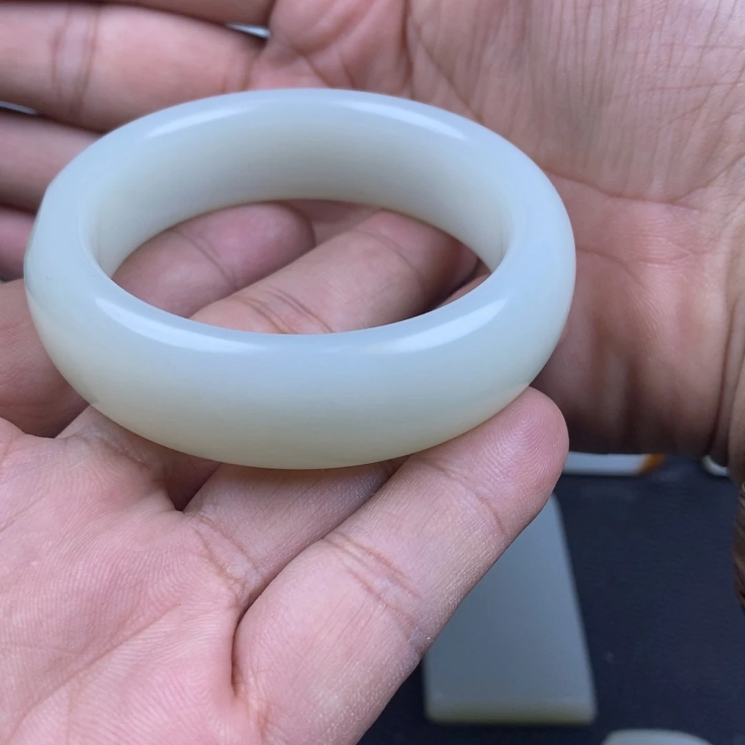 奇***锵定制和田玉未镶嵌挂件