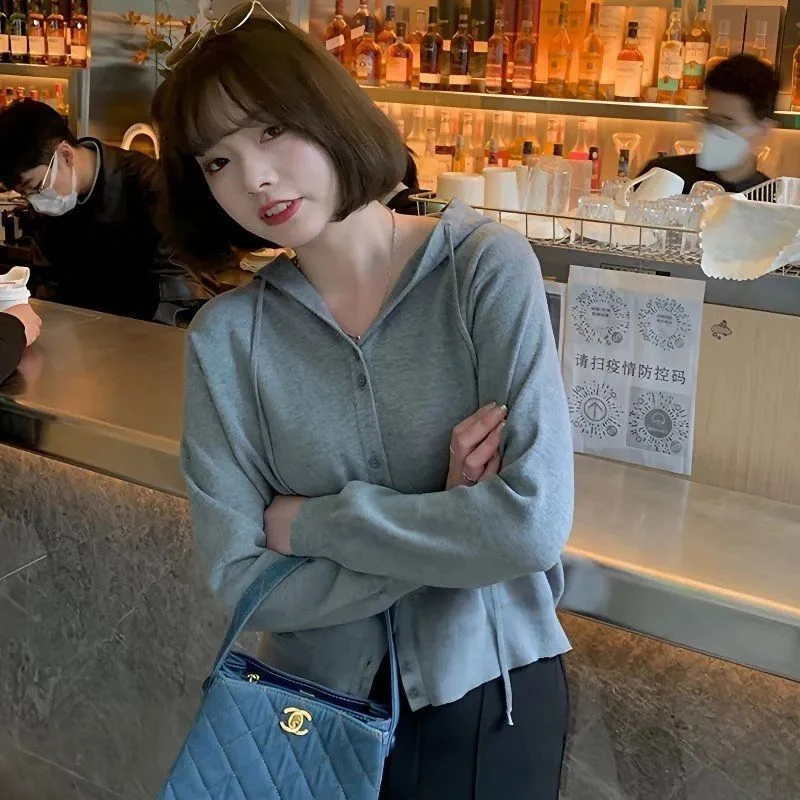 2025初秋新款宽松纽扣上衣显瘦连帽针织衫针织抽绳开衫毛衣外套女