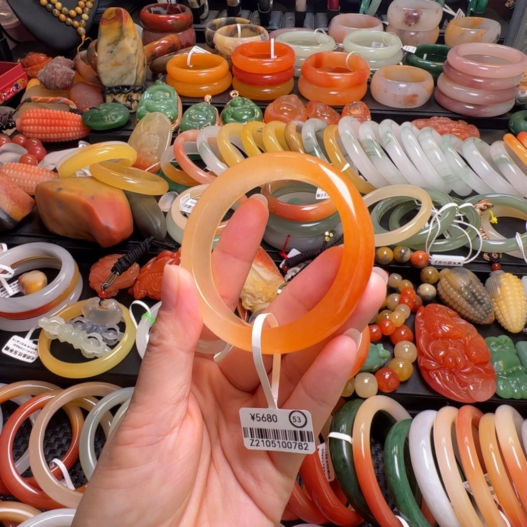 昙***！石英质玉未镶嵌手镯