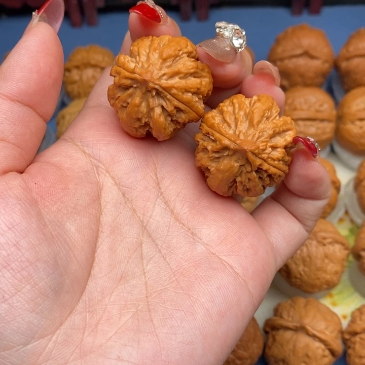 文玩核桃把件如**爸肉龙