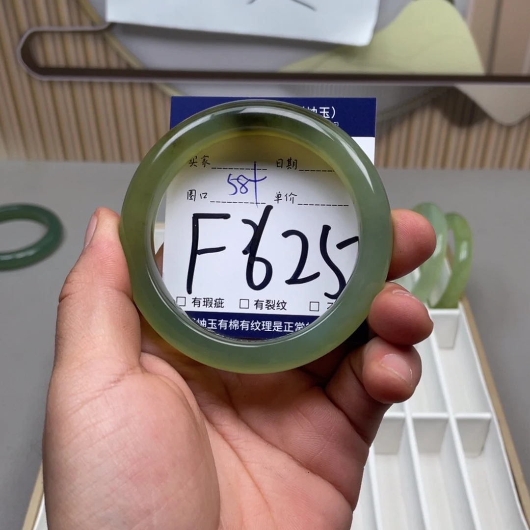 岫玉手镯手镯未镶嵌