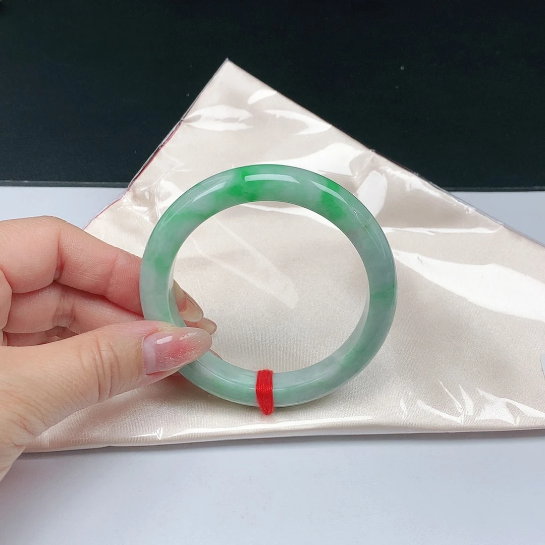 翡翠手镯未镶嵌翡翠271