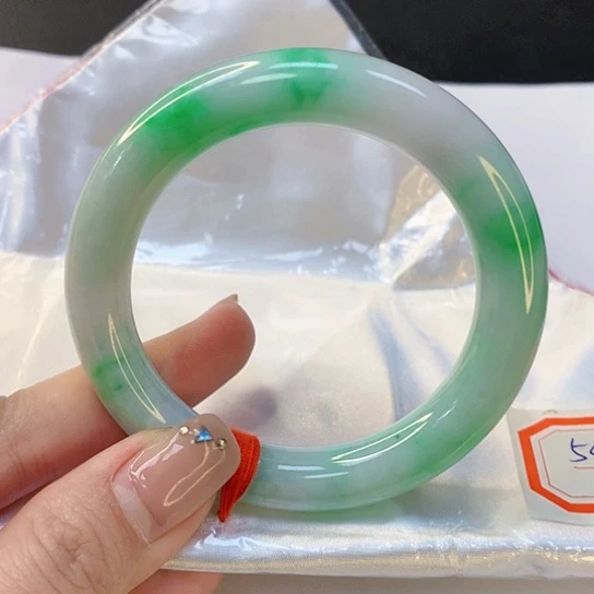 翡翠手镯未镶嵌天然翡翠A货108