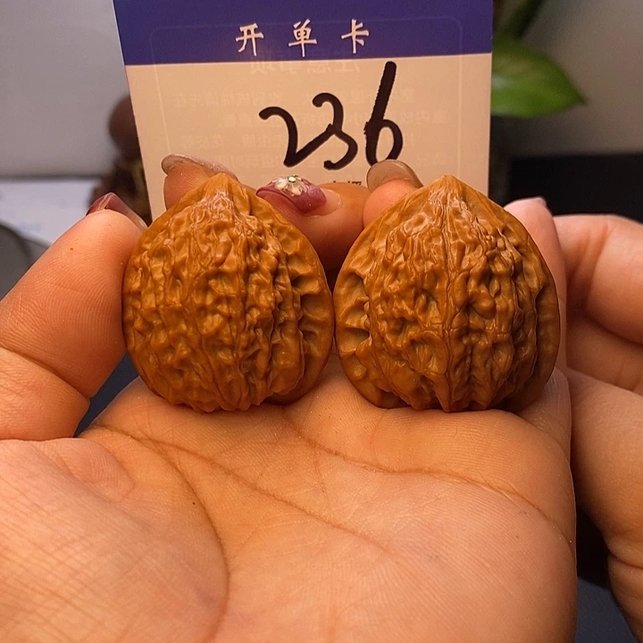 吊坠桃核金牛36无刀痕s