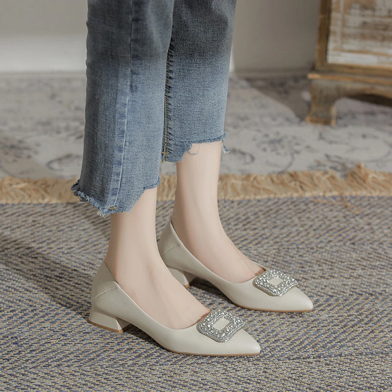 鞋子女款爆款2025新款真皮软皮粗跟法式百搭尖头水钻浅口低跟单鞋