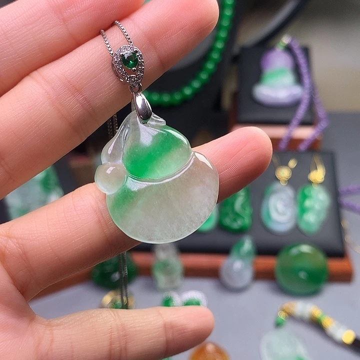 吊坠(赠链)未镶嵌翡翠