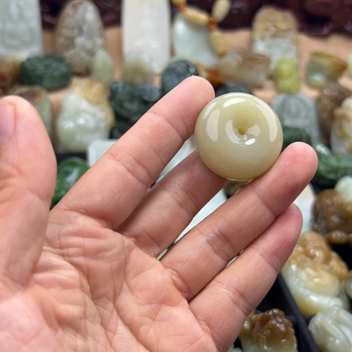 和田玉（糖玉）未镶嵌颈饰