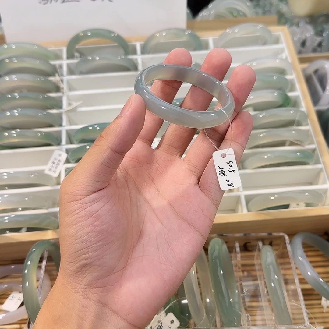 手镯玛瑙/玉髓未镶嵌没有售后圈口50.5