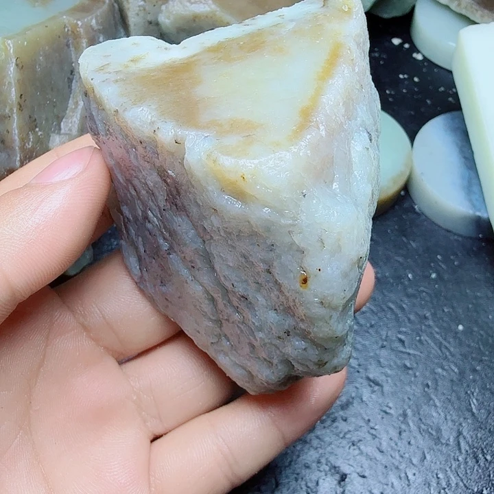 未镶嵌和田玉（糖玉）珠宝奇石